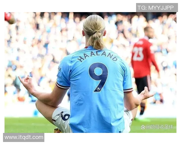 足球明星庆祝动作简单却充满激情引发球迷热烈响应