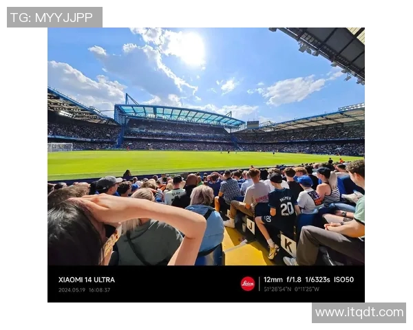 足球明星挑战自我演绎中文歌曲展现多才多艺的魅力与热爱